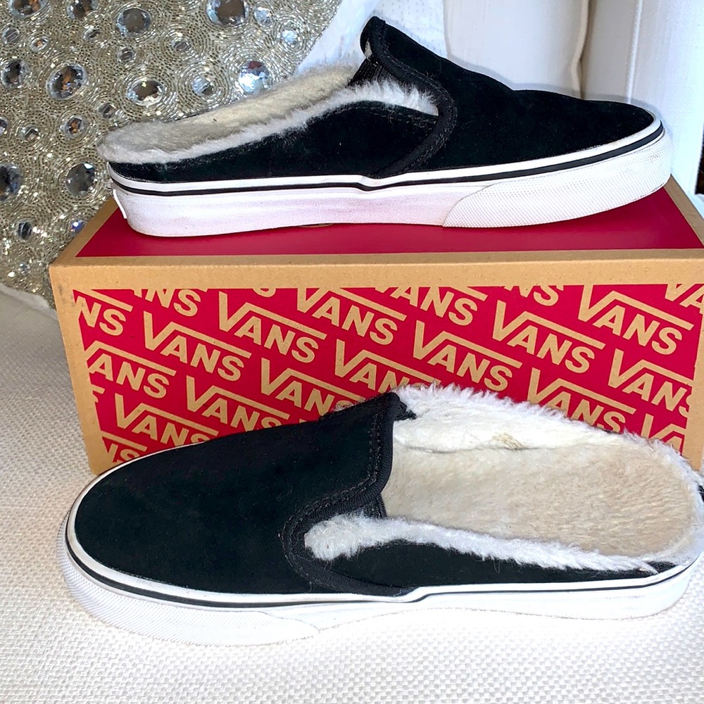 Vans black suede scuff sneaker with Sherpa lining